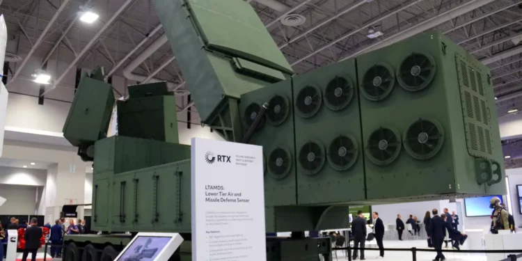 EE. UU. adjudica contrato de $904 millones a Raytheon para radar LTAMDS