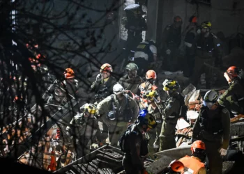 Bomberos califican de inédita la destrucción tras el impacto en Haifa