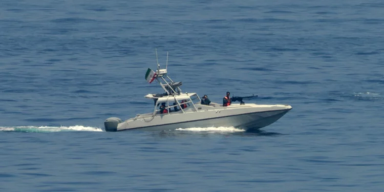 Irán incauta dos portacontenedores y ataca un tercero en Ormuz