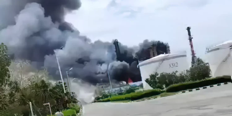 Irán denuncia un ataque contra una refinería en la isla de Lavan