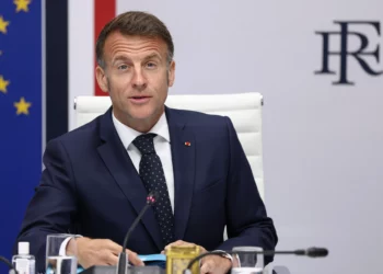 Macron hablará con Teherán sobre reapertura del estrecho de Ormuz