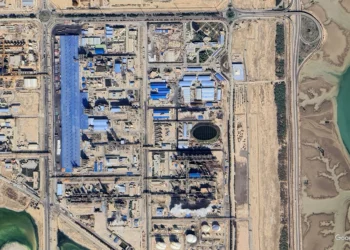 Ataques israelíes alcanzan instalaciones petroquímicas en Mahshahr