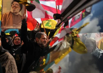 El PM del Líbano cancela su viaje a EE. UU. mientras partidarios de Hezbolá se manifiestan en Beirut