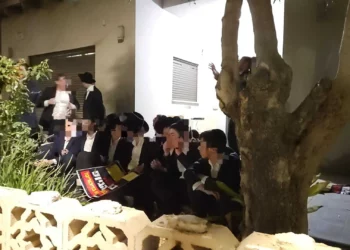 Manifestantes irrumpen en la casa del jefe de la Policía Militar israelí