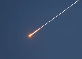 Los hutíes reivindican un ataque con misil y drones contra Israel