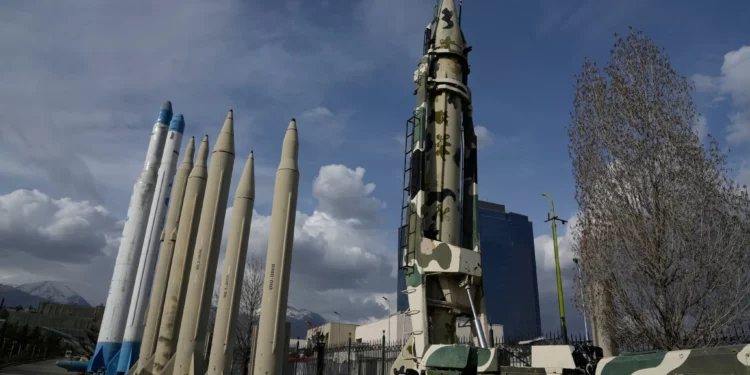 Israel calcula que Irán aún conserva más de 1.000 misiles