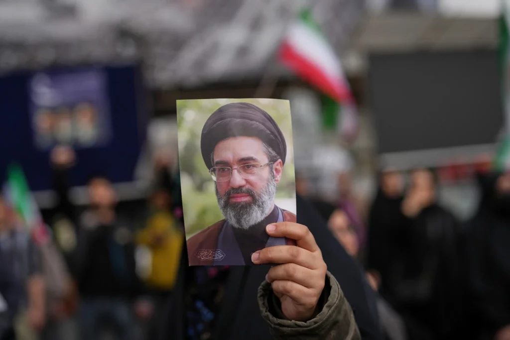 Mojtaba Jamenei presenta heridas desfigurantes en el rostro y podría haber perdido una pierna