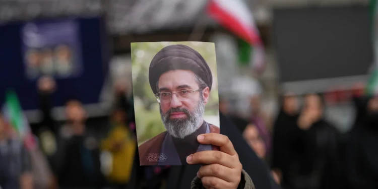 Mojtaba Jamenei presenta heridas desfigurantes en el rostro y podría haber perdido una pierna