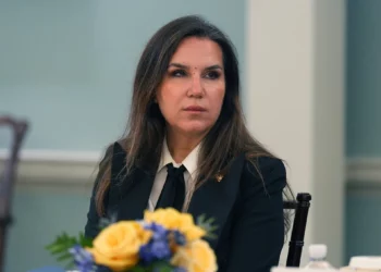 La embajadora libanesa reclama alto el fuego en reunión histórica con Israel