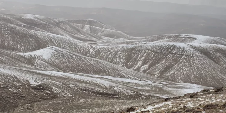 El granizo cubre las colinas del sur de Israel