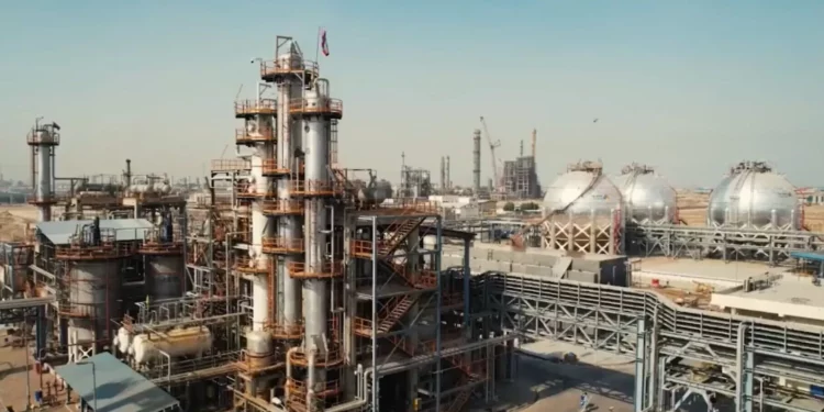 Las FDI confirman el bombardeo de instalaciones petroquímicas iraníes