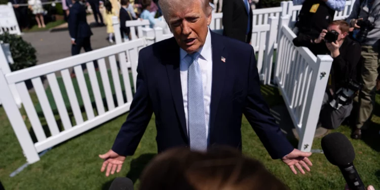 Trump afirma que Irán enfrenta una noche decisiva por Ormuz