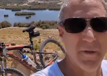 Muere oficial de reserva israelí en accidente de paracaidismo en el cráter de Ramon