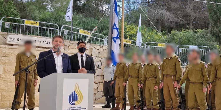 Smotrich dice que Israel combatió unido pese a sus divisiones