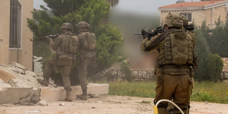 Las FDI y Hezbolá combaten en medio del diálogo Israel-Líbano en Washington
