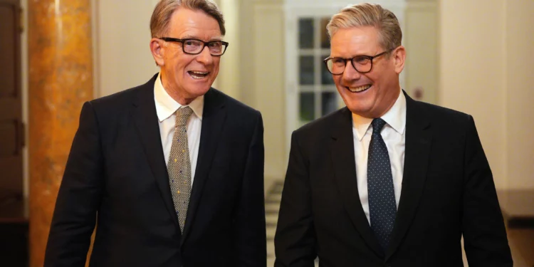Parlamento británico vota para investigar si Starmer engañó sobre Mandelson