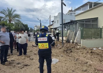 Submuniciones de misil iraní causan daños en centro de Israel