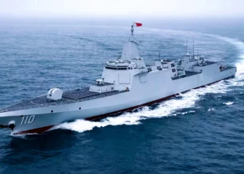 El destructor Tipo 055 Anqing entra en fase operativa cerca de Taiwán