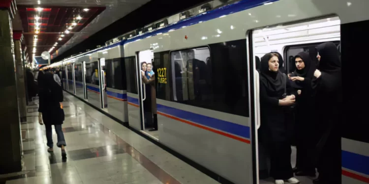 FDI emiten advertencia urgente a iraníes para evitar viajes en tren