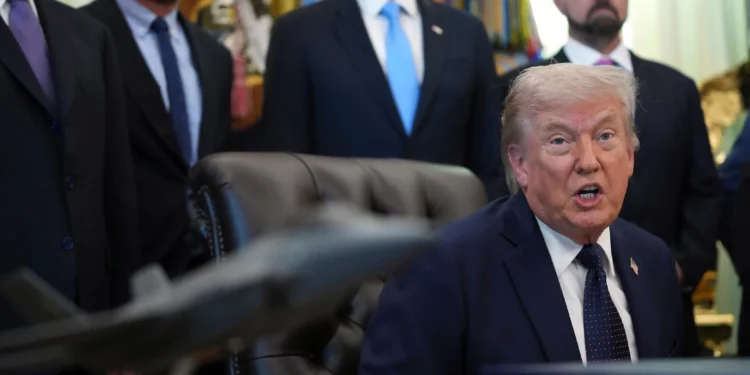 Trump evita fijar plazos para el alto el fuego con Irán