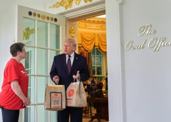 Trump asegura que Irán busca un acuerdo tras romperse el diálogo