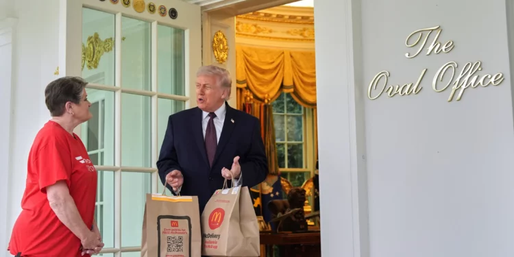 Trump asegura que Irán busca un acuerdo tras romperse el diálogo