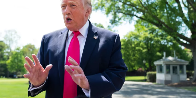 Trump desmiente informe sobre canje de dinero por uranio iraní