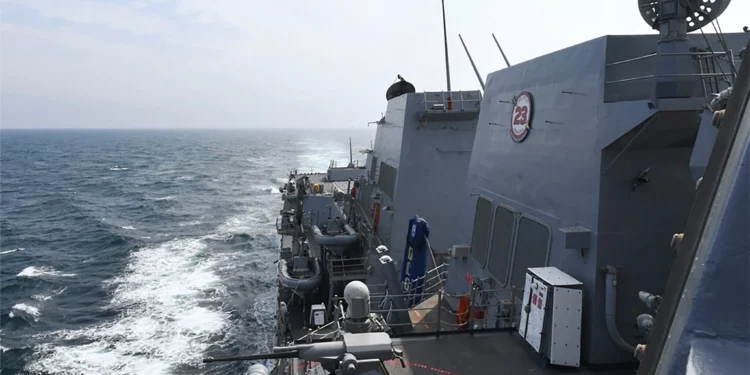 EE. UU. despliega buques de guerra para imponer un bloqueo naval a Irán