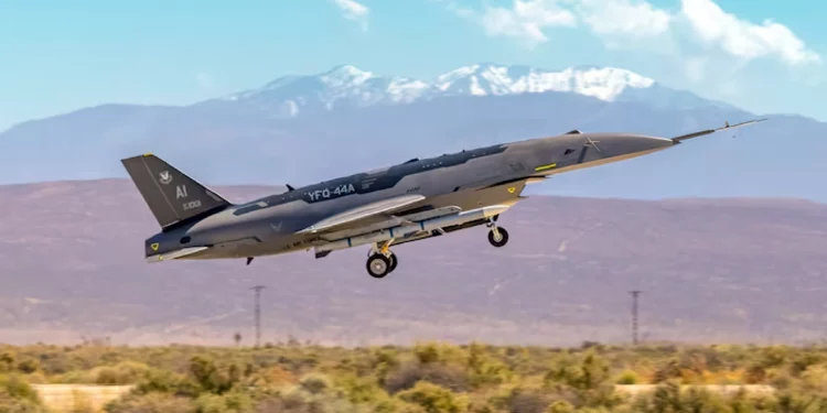 La Fuerza Aérea de EE. UU. prueba el dron de combate YFQ-44A