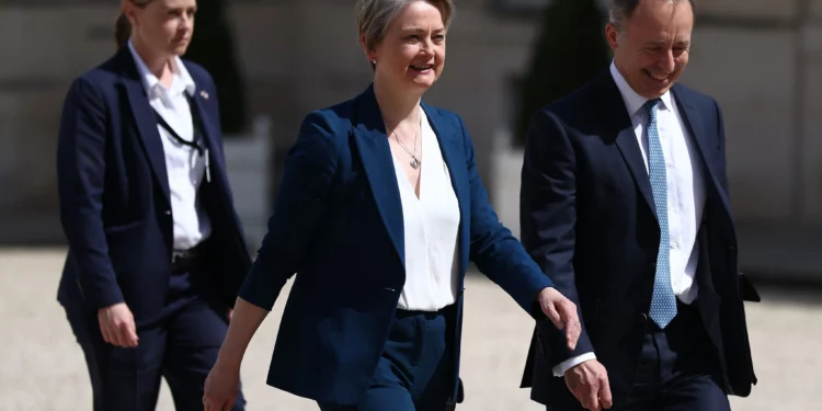 Ministra de Exteriores británica afirma que el tráfico por Ormuz no ha vuelto a la normalidad