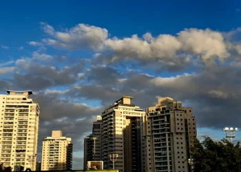Lluvias y temperaturas bajo lo normal marcarán el inicio de la semana en Israel