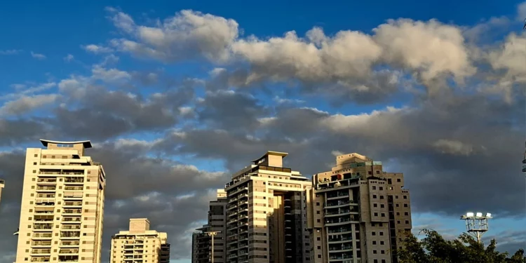 Lluvias y temperaturas bajo lo normal marcarán el inicio de la semana en Israel