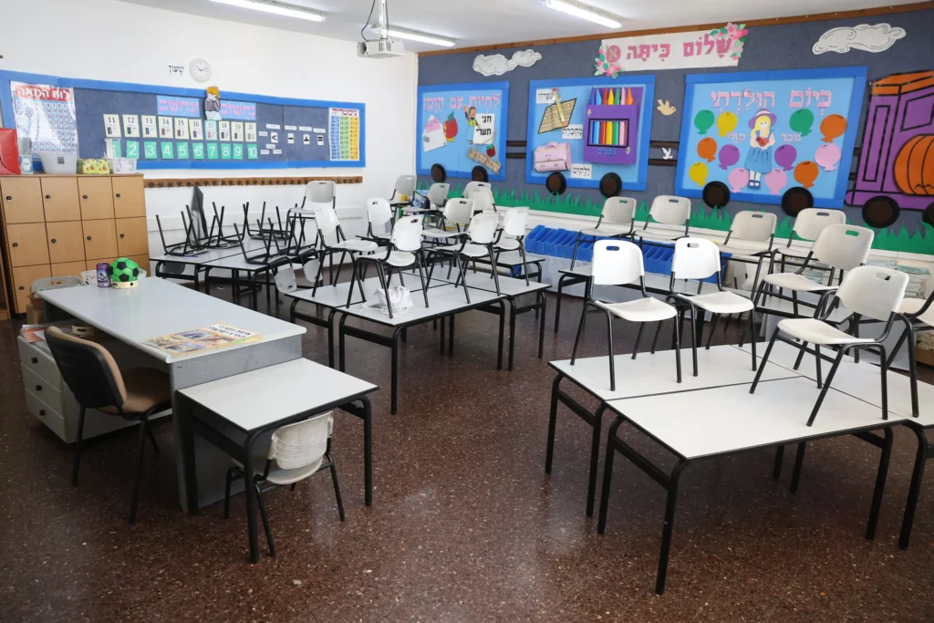 Netanyahu aprueba reapertura parcial de escuelas desde el domingo