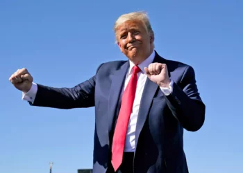 Trump confirma el rescate de dos aviadores derribados en Irán