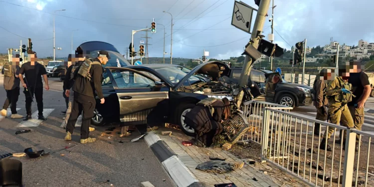 Coche de seguridad oficial atropella y mata a adolescente palestino