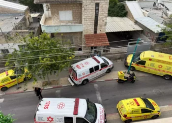 Tres mujeres baleadas en Ramle y un adolescente apuñalado en Ramat Gan