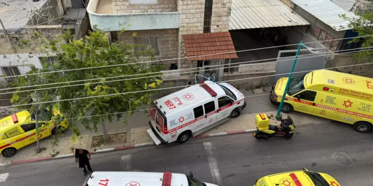 Tres mujeres baleadas en Ramle y un adolescente apuñalado en Ramat Gan