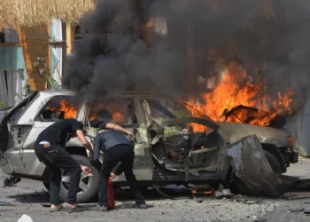 Ocho muertos en bombardeos israelíes contra autos cerca de Beirut