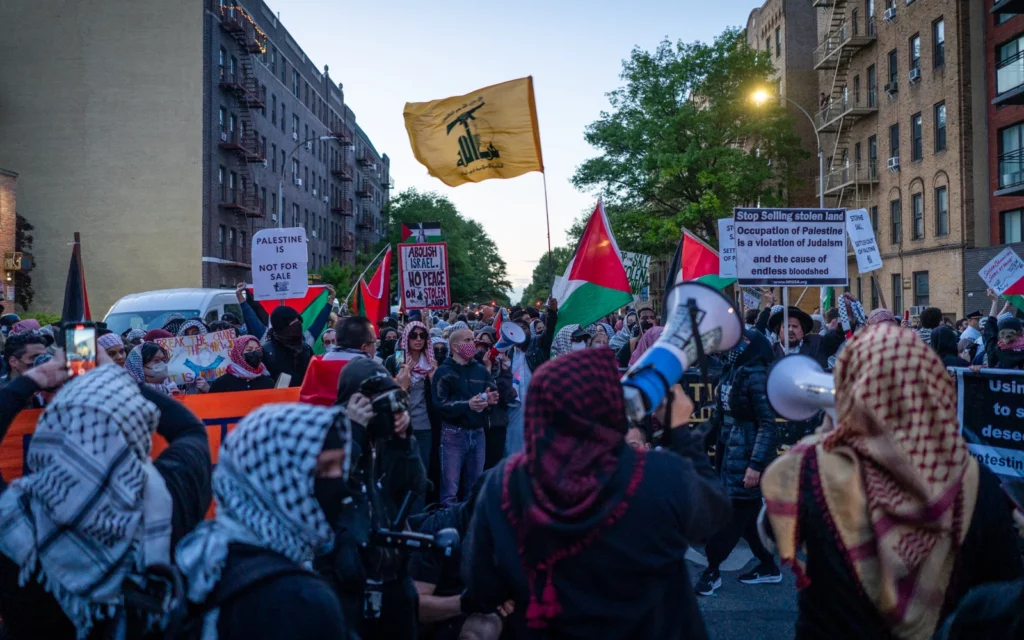 Antisionistas claman en un barrio judío de Nueva York por una intifada