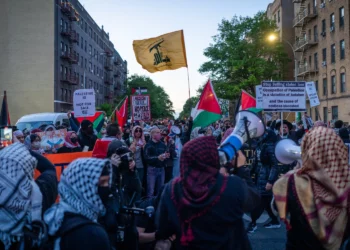 Antisionistas claman en un barrio judío de Nueva York por una intifada