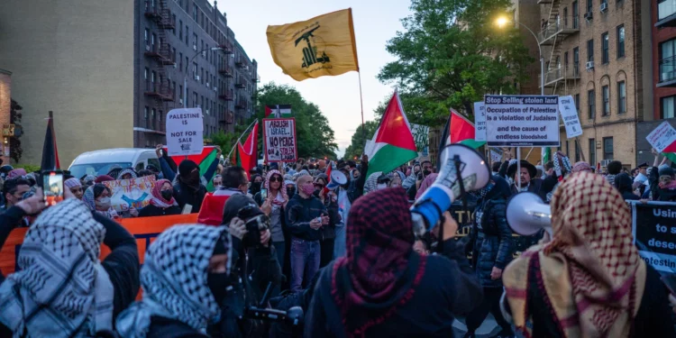 Antisionistas claman en un barrio judío de Nueva York por una intifada