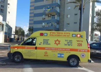Policía atribuye a crimen tiroteo que hiere grave a hombre en Bnei Brak