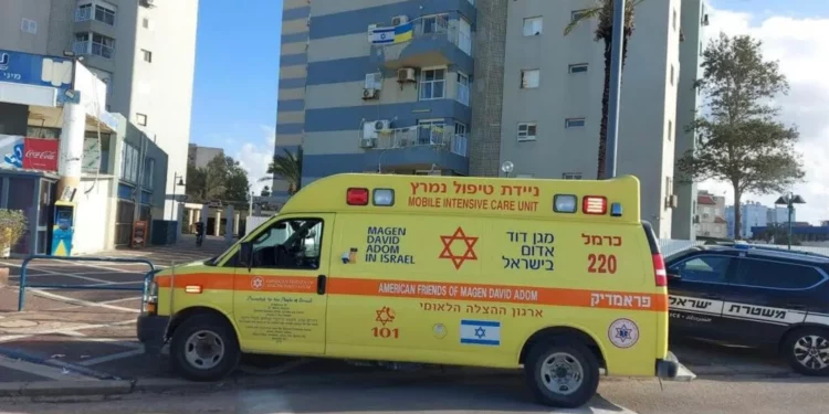 Policía atribuye a crimen tiroteo que hiere grave a hombre en Bnei Brak