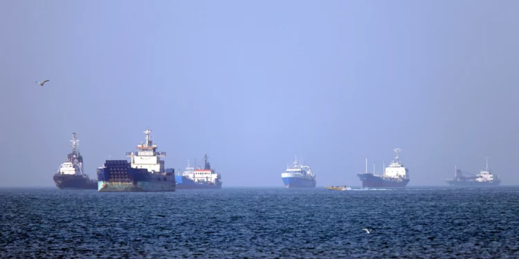 OMI reporta 1.500 buques atrapados en el Golfo por bloqueo de Irán