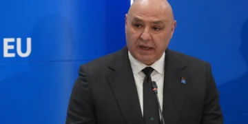El presidente del Líbano, Joseph Aoun, habla durante una conferencia de prensa tras la Cumbre de la UE en Nicosia, Chipre, el 24 de abril de 2026. (AP/Petros Karadjias)