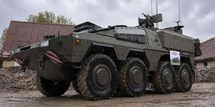 Ejército británico prueba sinergia entre robots y carros de combate Challenger