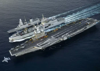 Francia despliega su portaviones Charles de Gaulle al golfo de Adén