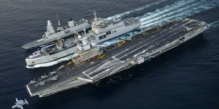 Francia despliega su portaviones Charles de Gaulle al golfo de Adén