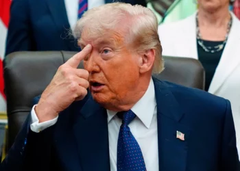 El presidente de EE. UU., Donald Trump, habla antes de firmar un decreto en el Despacho Oval de la Casa Blanca, el 5 de mayo de 2026, en Washington. (AP/Jacquelyn Martin)