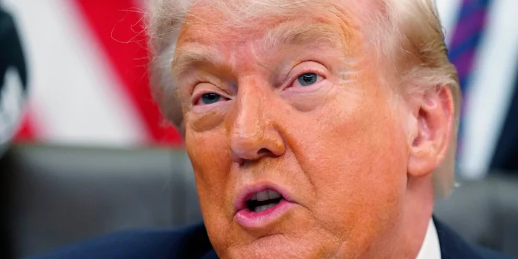Trump suspende la operación en Ormuz por “avances en el diálogo” con Irán